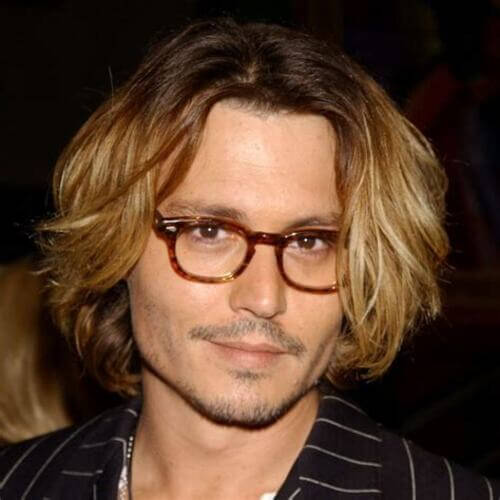 Tóc bob ngang vai uốn nhẹ của Johnny Depp